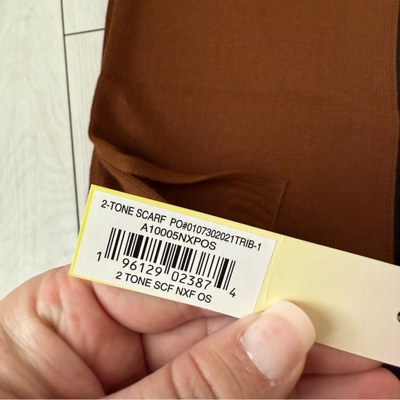 NWT Women’s Summersalt Two Toned Scarf - Picture 3 of 6